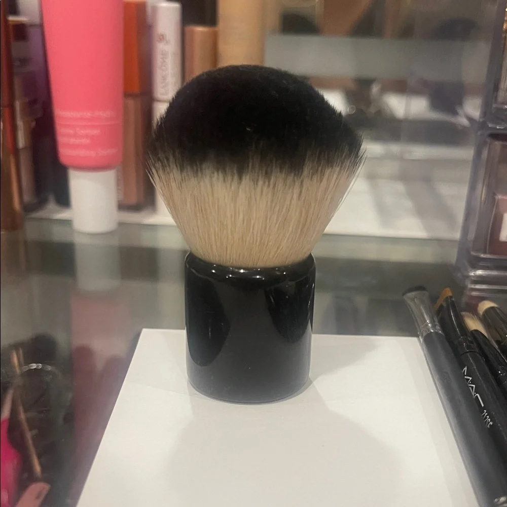 MAC & Morphe Brush Set with Kabuki Brush - Black & White bundle of 6 brushes - Picture 2 of 4